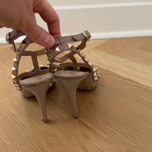 Valentine rockstud caged pump